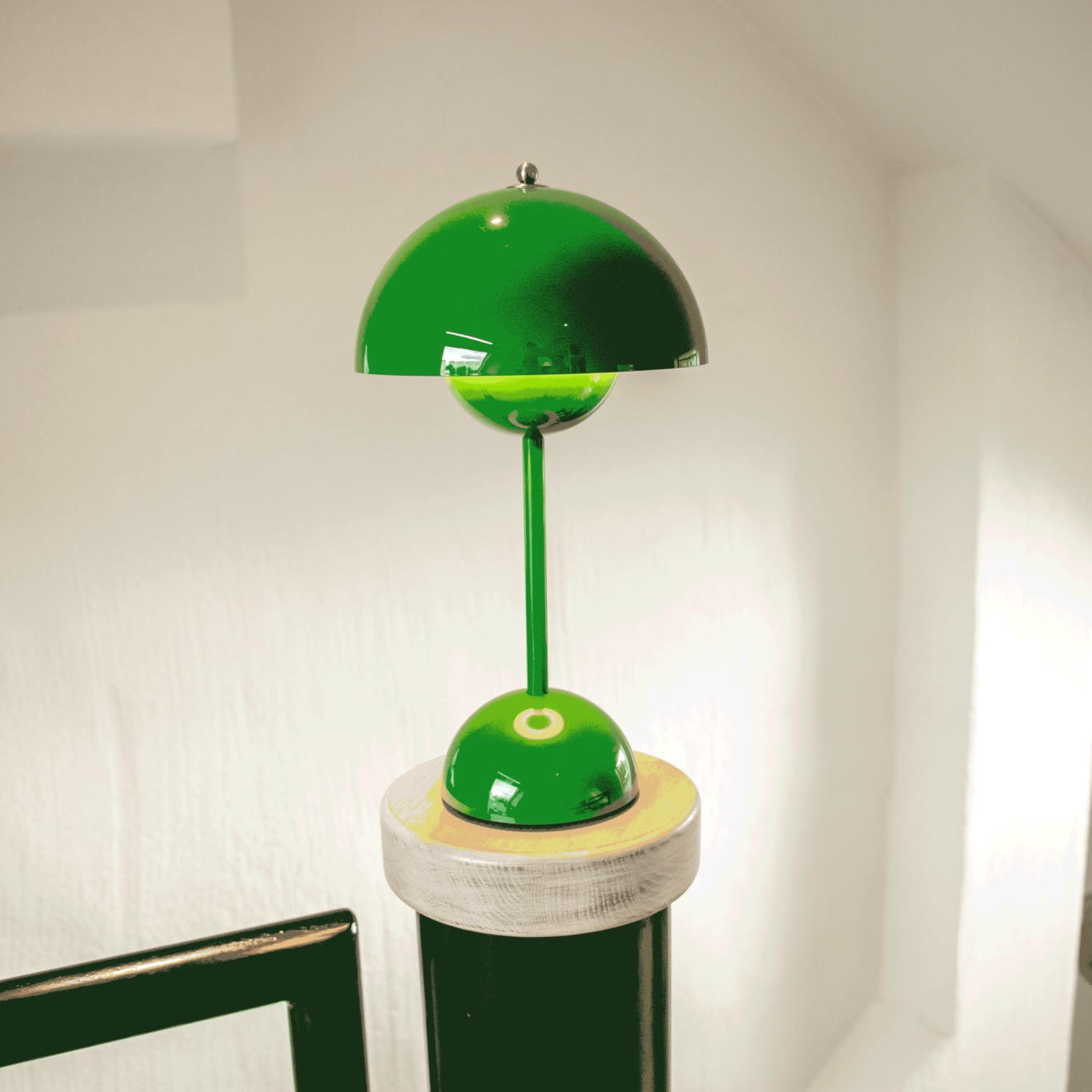 Flowerpot VP9 Bordslampa Portabel Med Magnetisk Laddningskabel, Signalgrön
